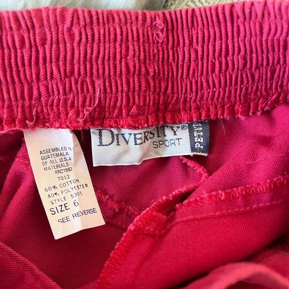 Vintage Red Pleated Front Diversity Women’s Shorts 6 Petite 90s high waisted - Picture 3 of 6